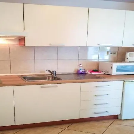 - Comfort One Bedroom F2 Apartment Lumbarda