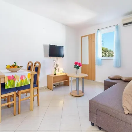 - Comfort One Bedroom F2 Apartment *