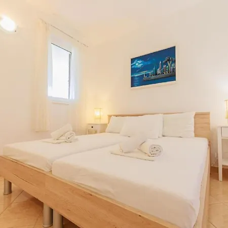 - Comfort One Bedroom F2 Apartment Lumbarda