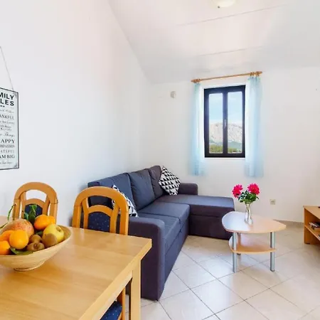 - Comfort One Bedroom F2 Apartment