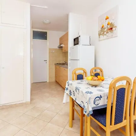 - Comfort One Bedroom F2 Lumbarda
