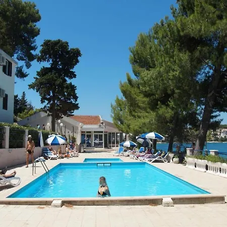 - Comfort One Bedroom F2 Apartment *