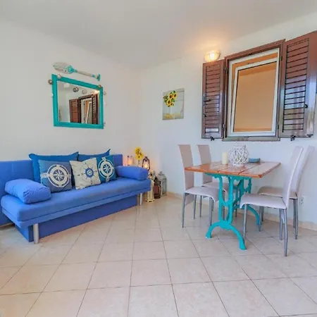 - Comfort One Bedroom F2 *